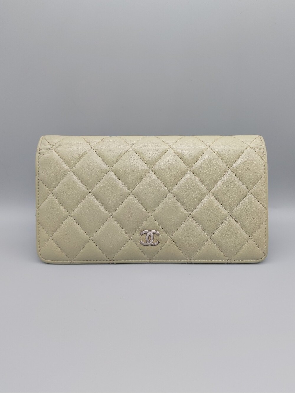 🩶CHANEL Authentic Khaki Quilted Leather Yen Wallet/Clutch🩶